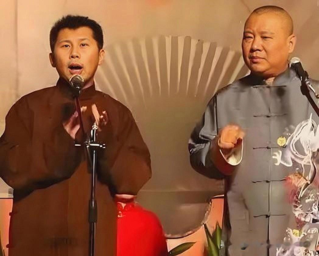 德云社低谷期仓促退社，同行坦言换谁都难以释怀！回看何云伟一路走来的圈内口碑滑坡，
