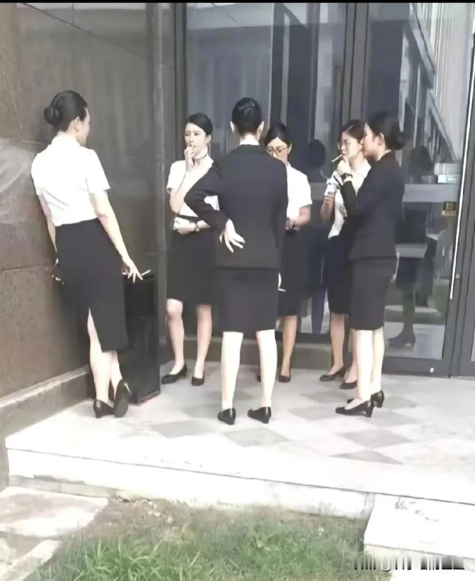干了销售这一行，是不是不会抽烟不行啊？[笑哭]
