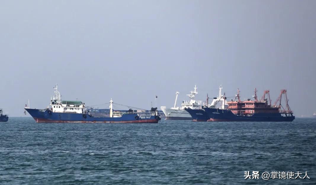 太气人了！被困在霍尔木兹海峡的轮船，有人开始耍心眼“碰瓷”中国，将船舶信息改为“