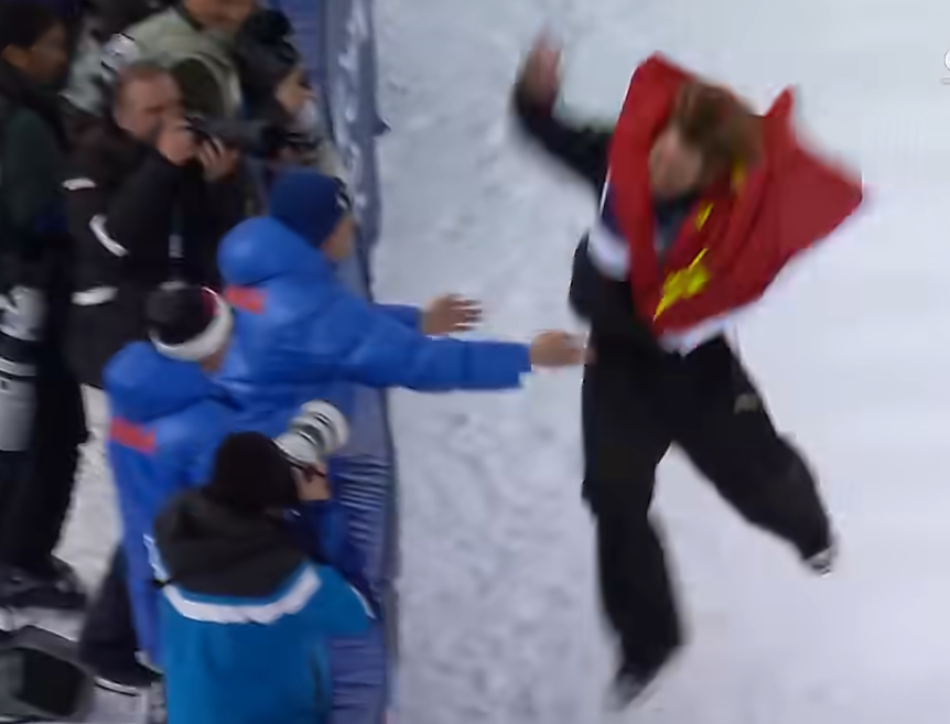 这届冬奥会实在是太不容易了，可喜可贺，可喜可贺苏翊鸣金牌