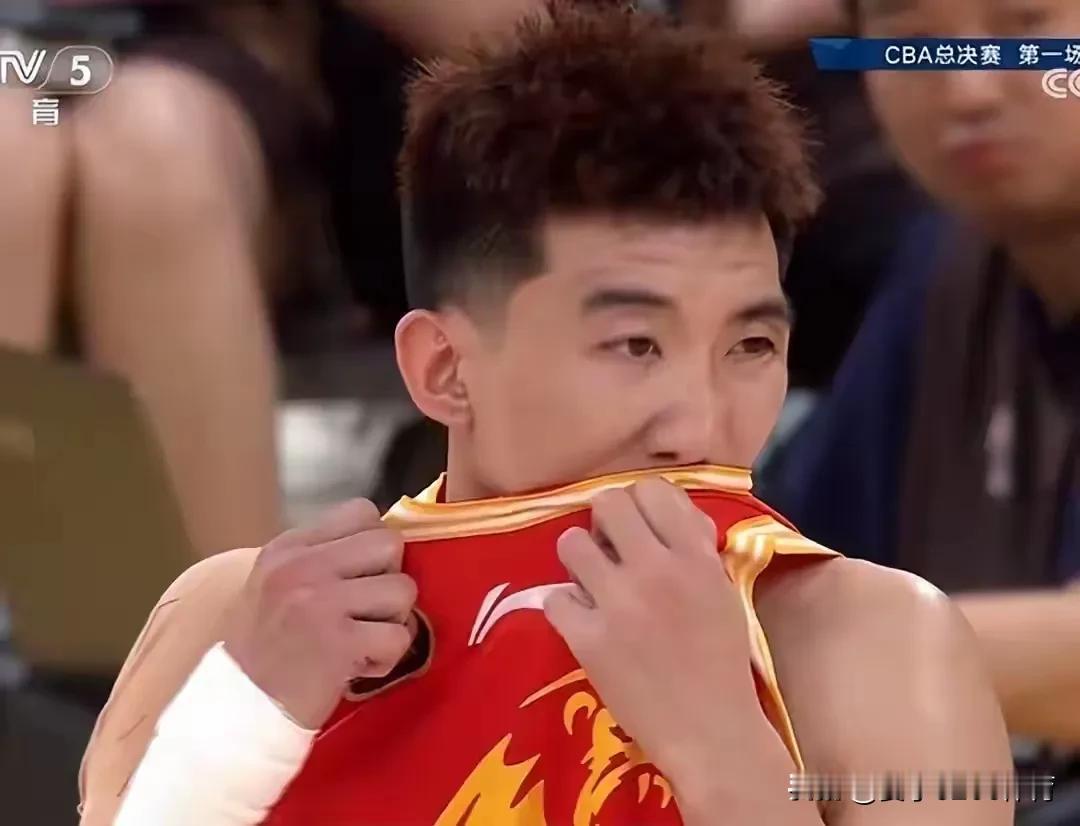 CBA总决赛第一场！主队输球，客队势不可挡

★一波三折！全场比分定格在101比