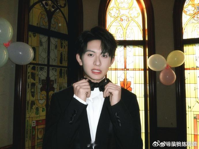 陈添祥有很好的引导粉丝 看到在长文里反复说“对不起”，其实是在提醒：公众人物的一