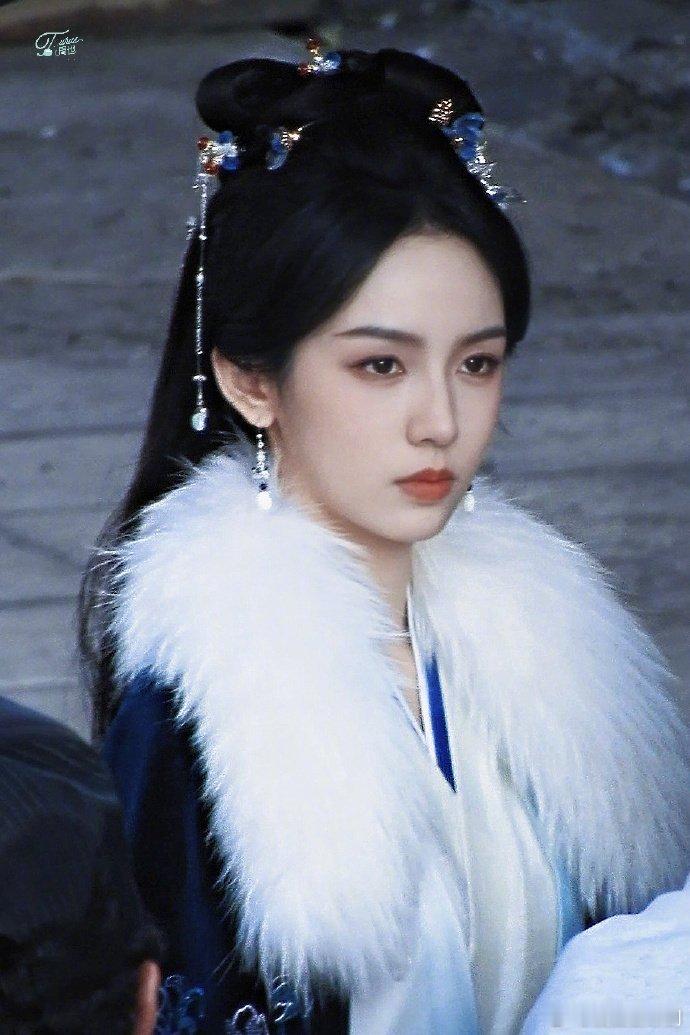 周也锦月如歌这套毛绒披风美出新高度！ 