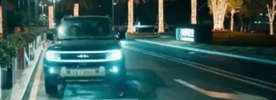 易烊千玺无实物表演被撞你可以一直相信易烊千玺的演技，无实物表演还能这么生动形象，