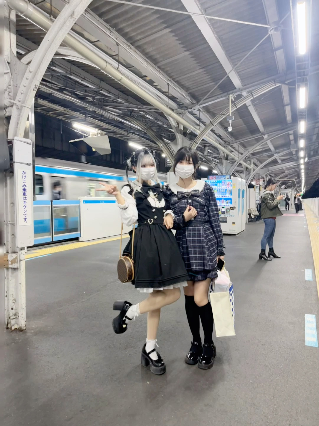 昨日压马路的二人​​​