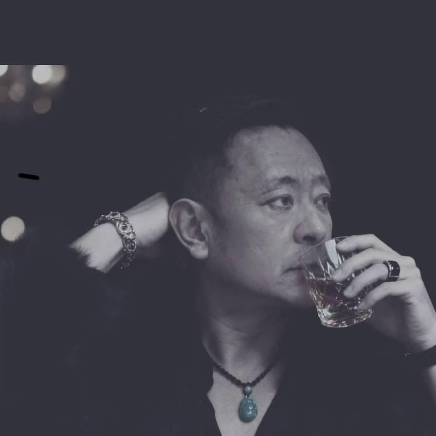 高兴的事不要和别人说，因为别人会不高兴。
不高兴的事更不要和别人说，因为别人会很