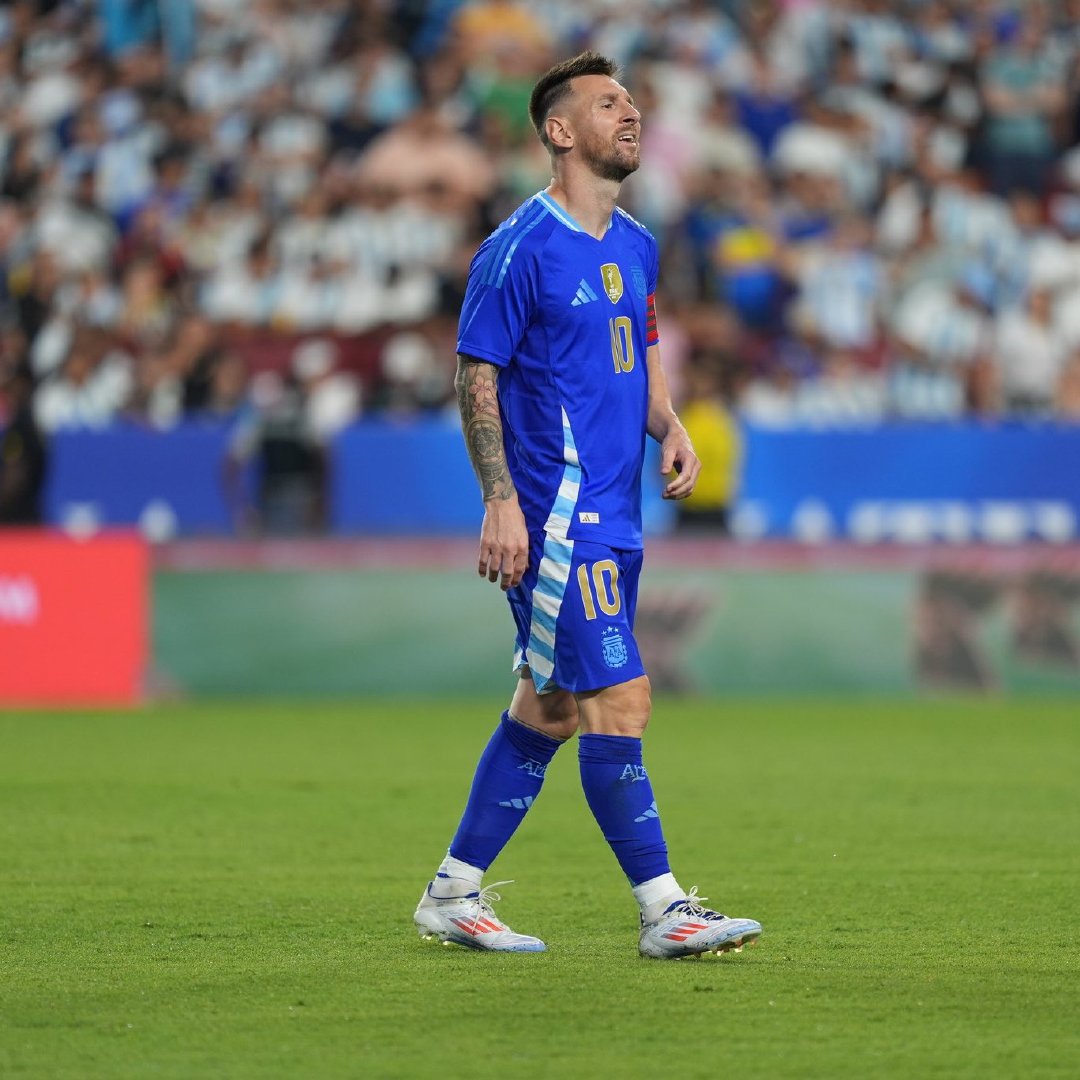 全场比赛结束！阿根廷4比1逆转大胜危地马拉！利马自摆乌龙，阿根廷先丢一球，随后梅