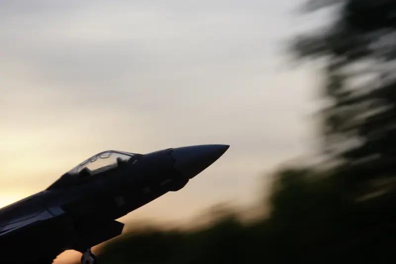 不得了！伊朗击中了F35，美方已确认此事。这可是继萨德、爱国者、航母之后，伊朗又