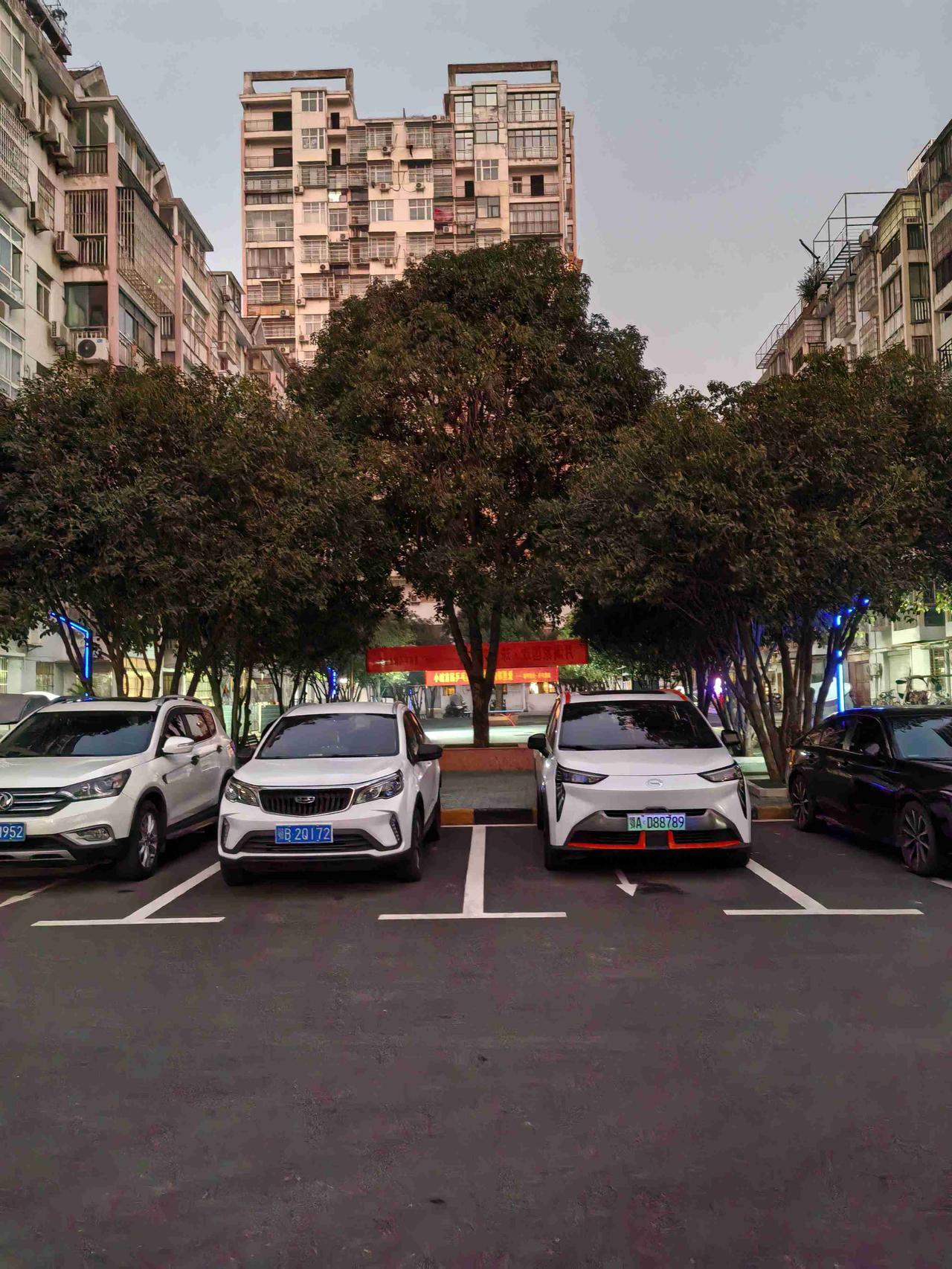 带定位晒今日生活 今天心情轻松愉快，鄂州的天气也很给面子，早上起来就是大晴天。今