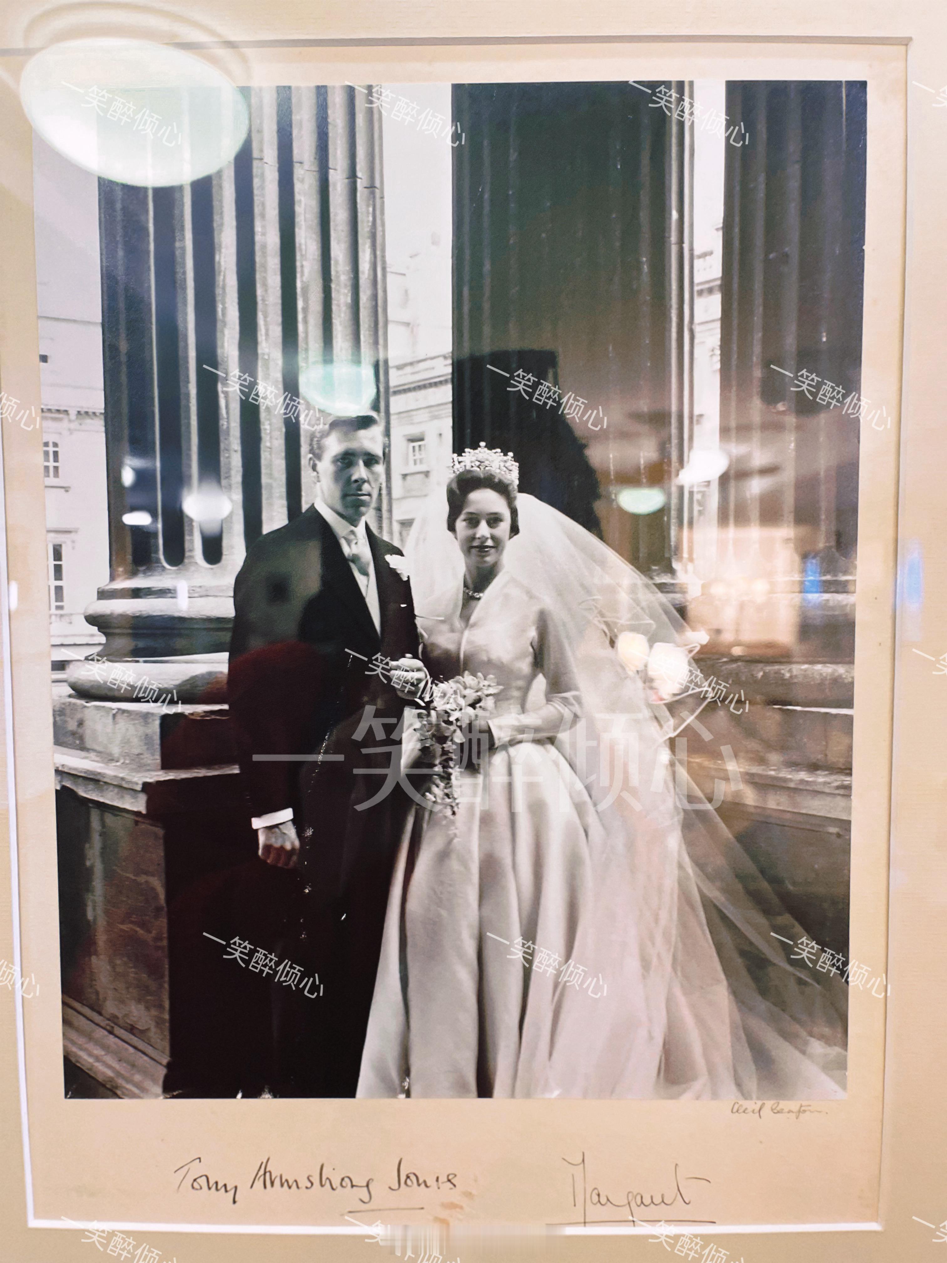 斯诺登第一代伯爵夫妇于1960年5月6日拍摄的结婚照💒图源：一笑醉倾心 ​​​