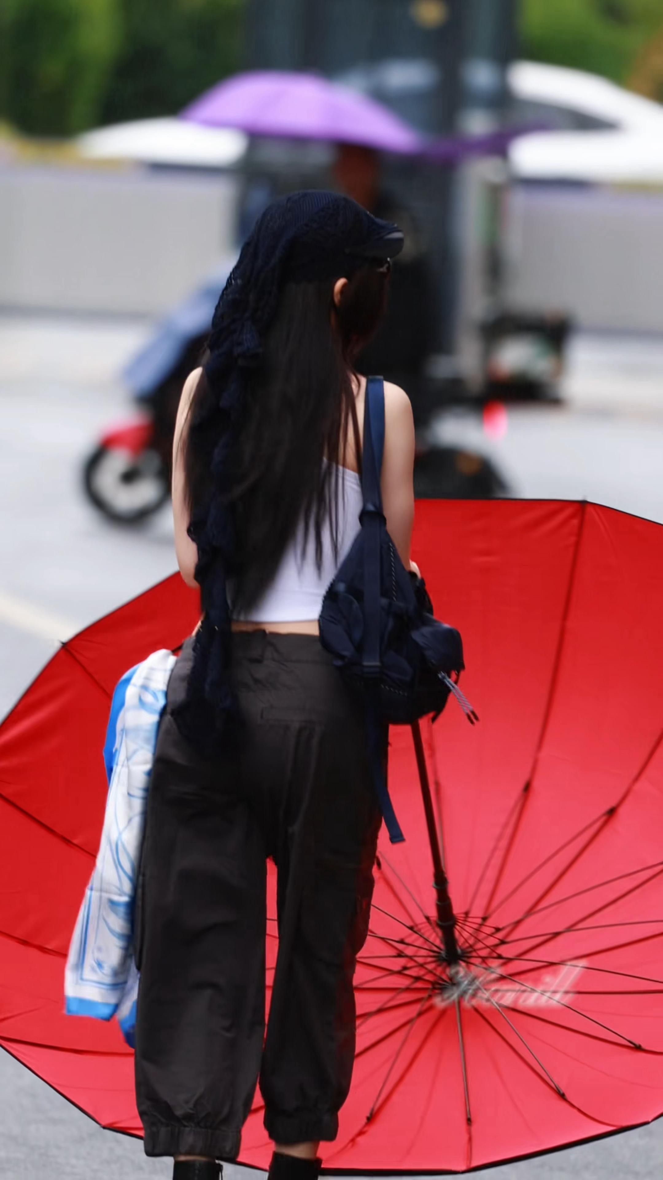 不撑伞陪你一起淋雨还饭撒的欣欣如何呢[捂嘴哭]虞书欣何盼 ​​​