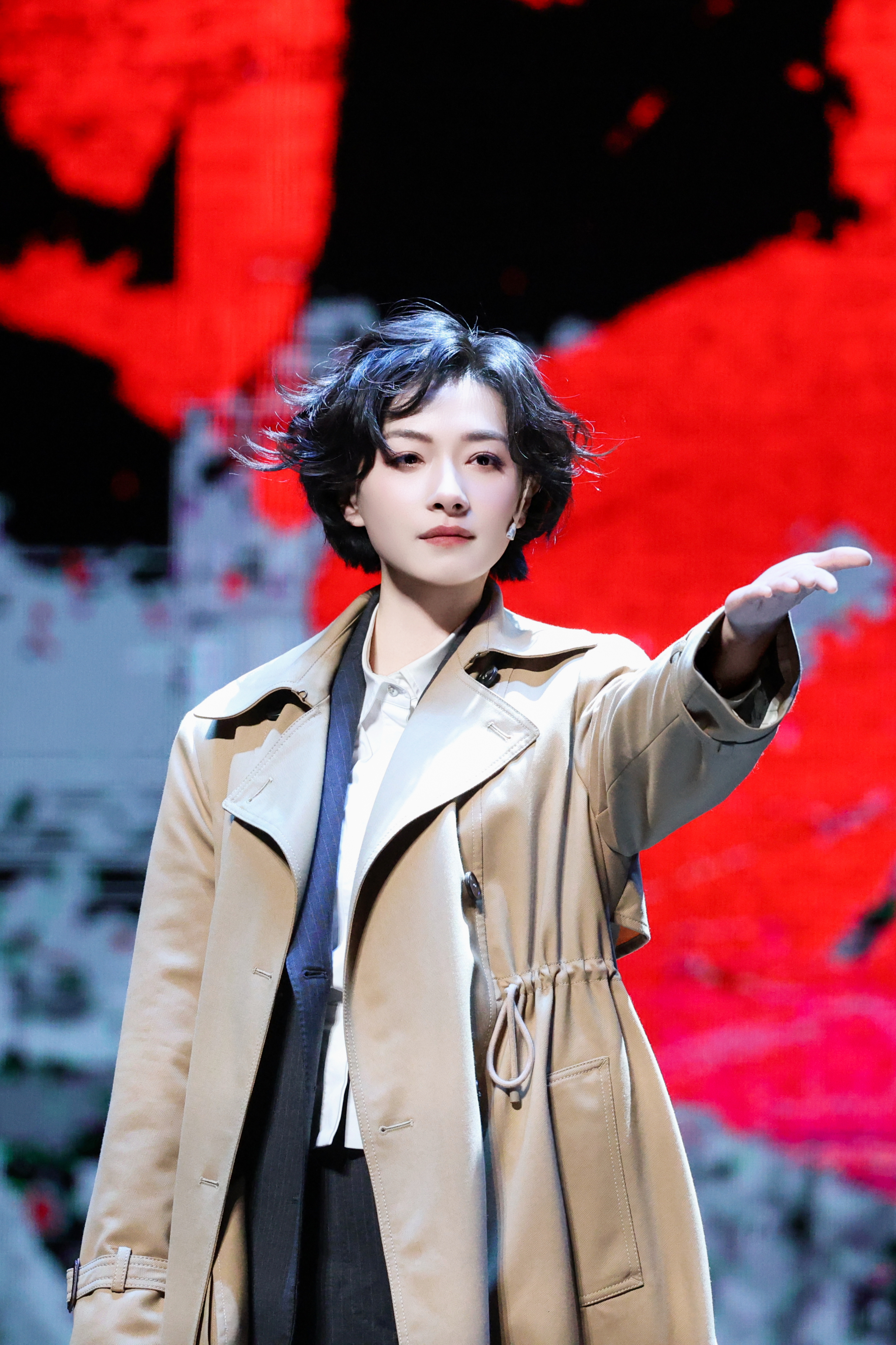 万茜 ｜万茜你好打劫 ｜万茜icy 所有星辰都输给了一瞬间——你抬眼时漫出的光✨