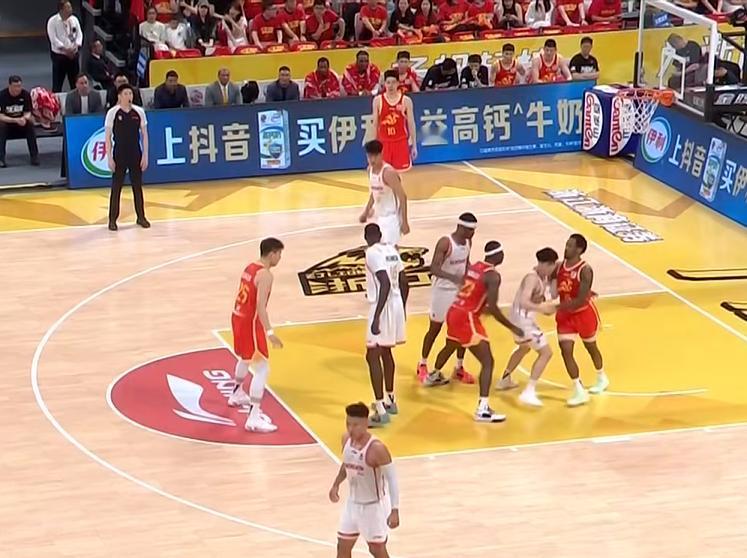 2-0夺赛点！广厦92-85深圳，不得不承认的3点事实：
第一：这轮系列赛没悬念