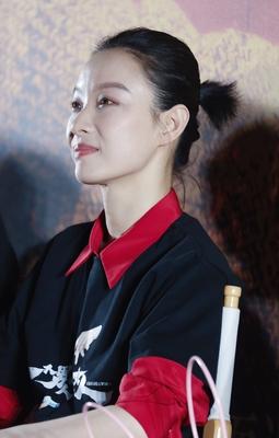 倪妮出席电影《一个男人和一个女人》北京路演活动时，她的这个发型老好看了，时尚减龄