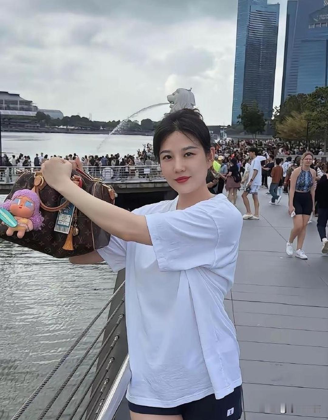 夏日生活打卡季娶老婆不‍‍必太漂亮‍，‍‎但一定要身材丰满才能旺‍夫。