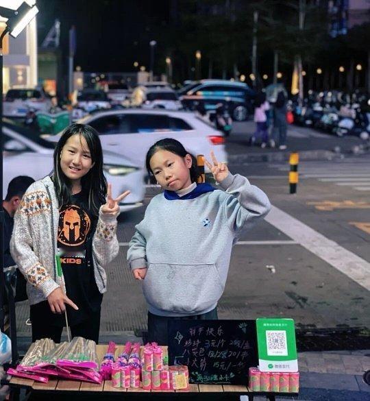 再也不敢小瞧任何摆摊的了别看摆摊不起眼，很多摊主起早贪黑、踏实肯干，收入远超上班