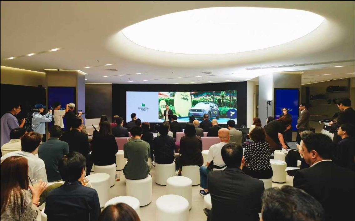 萤火虫刚在泰国曼谷 CentralWorld 落地了品牌在全球的首家海外独立展厅
