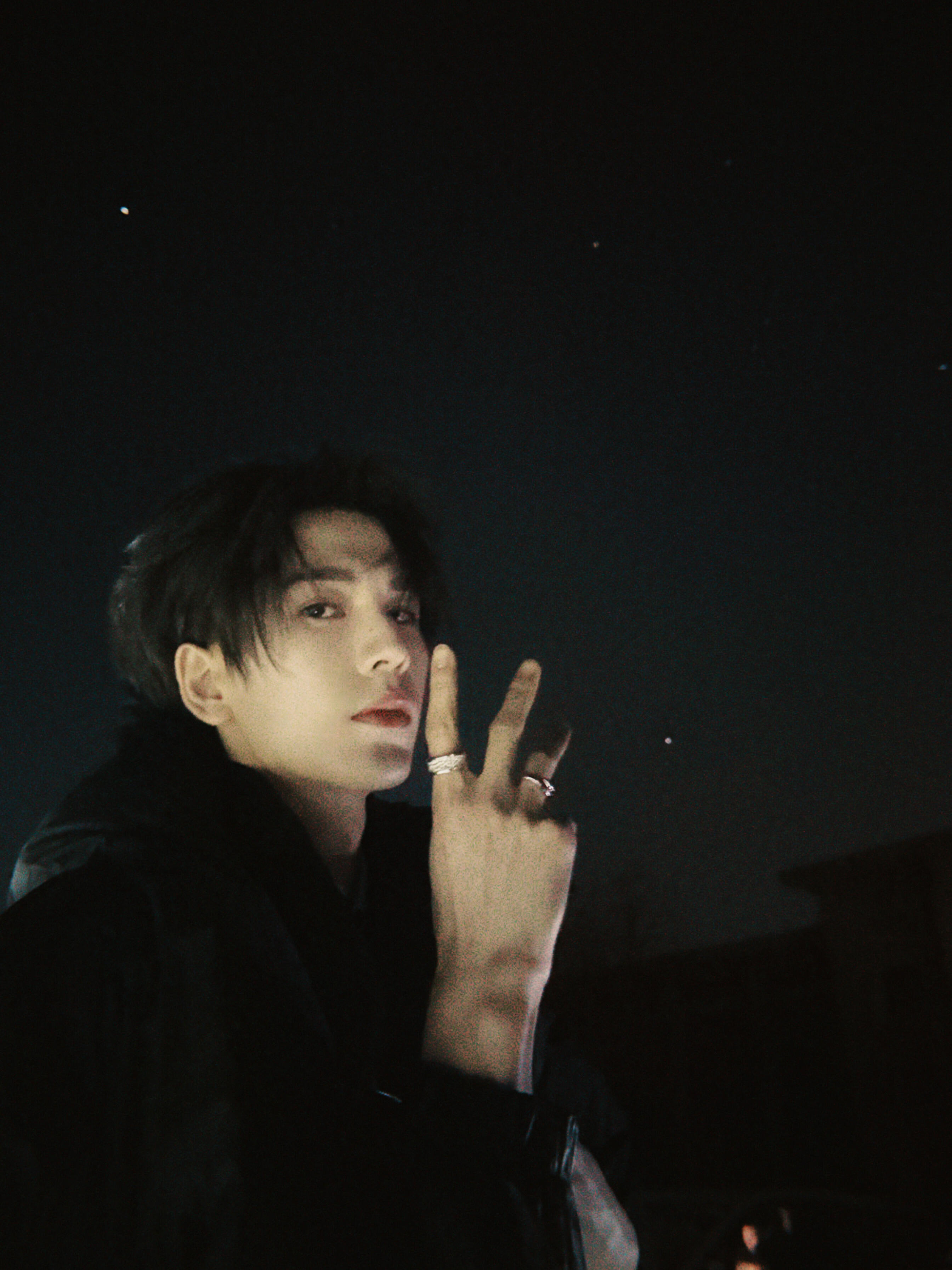 这个给粉丝看星星的男子为何这么浪漫这么帅…张凌赫看星星 张凌赫这么浪漫还这么帅