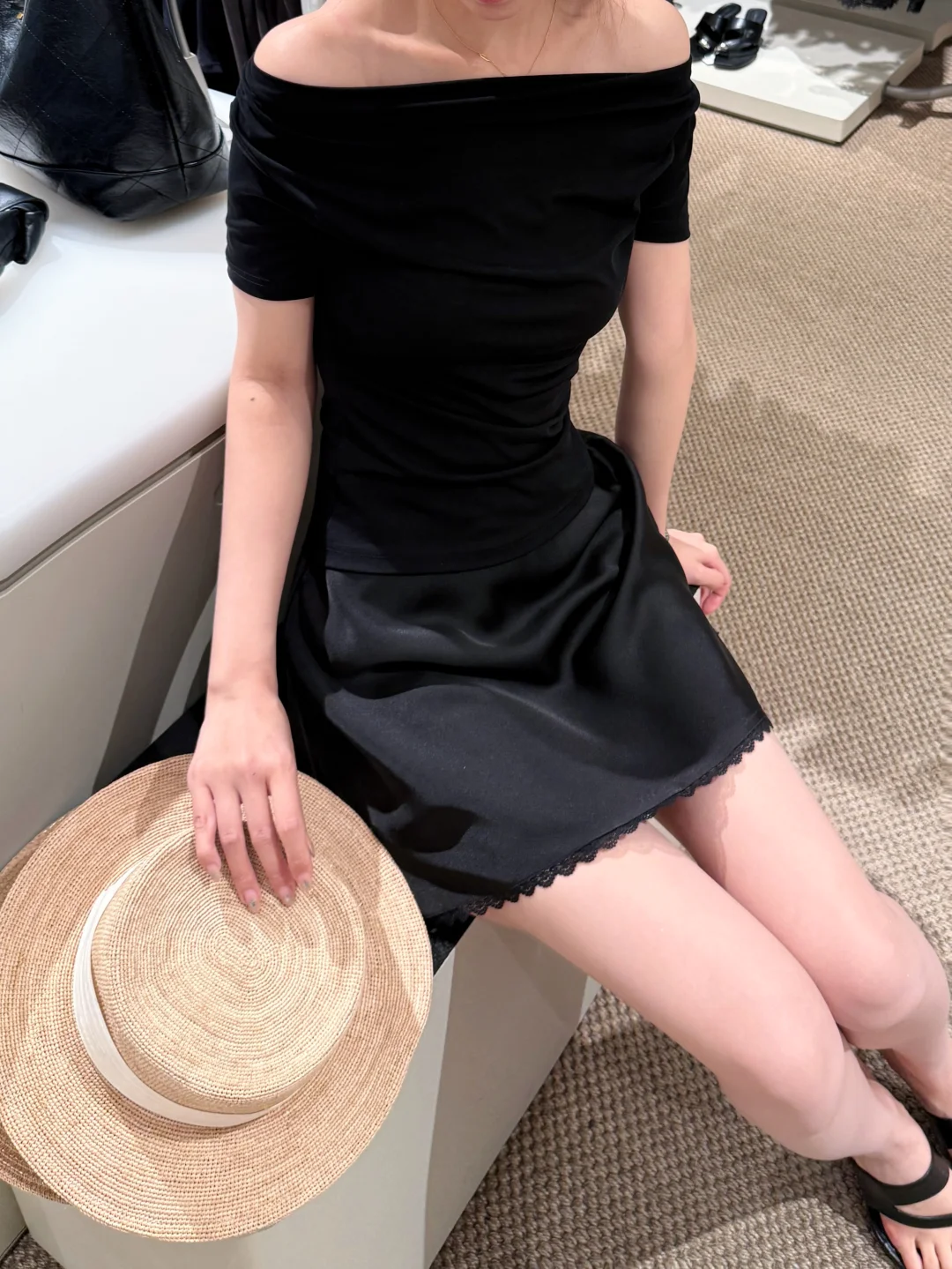 有点小贵…… 但真的显贵！缎面裙