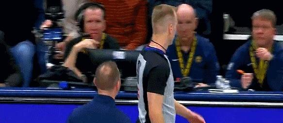 上次你靠裁判赢我，这次我用三分雨淹死你。
火箭用54%的三分命中率，彻底撕开了掘