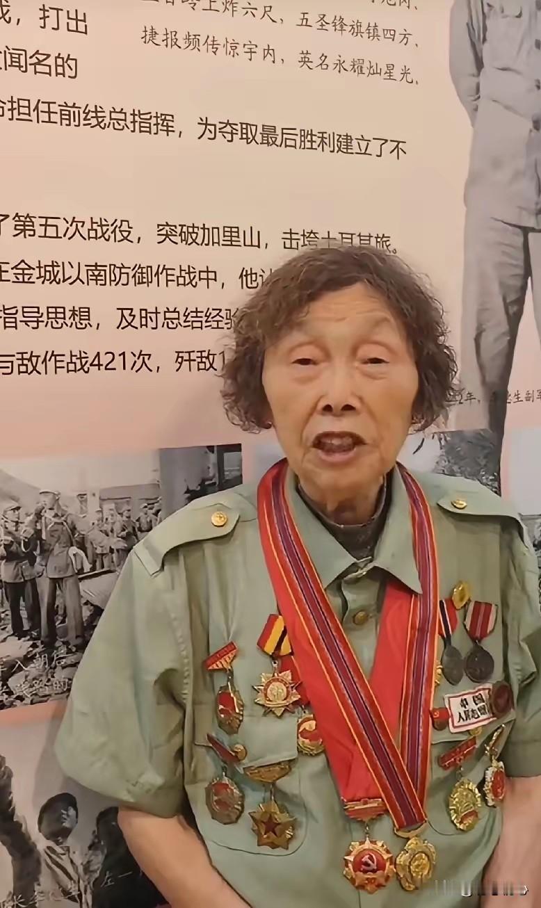 上甘岭唯一女战士柳岳继：硝烟里的文工团，从来不是后方花瓶
 
上甘岭主峰唯一女战