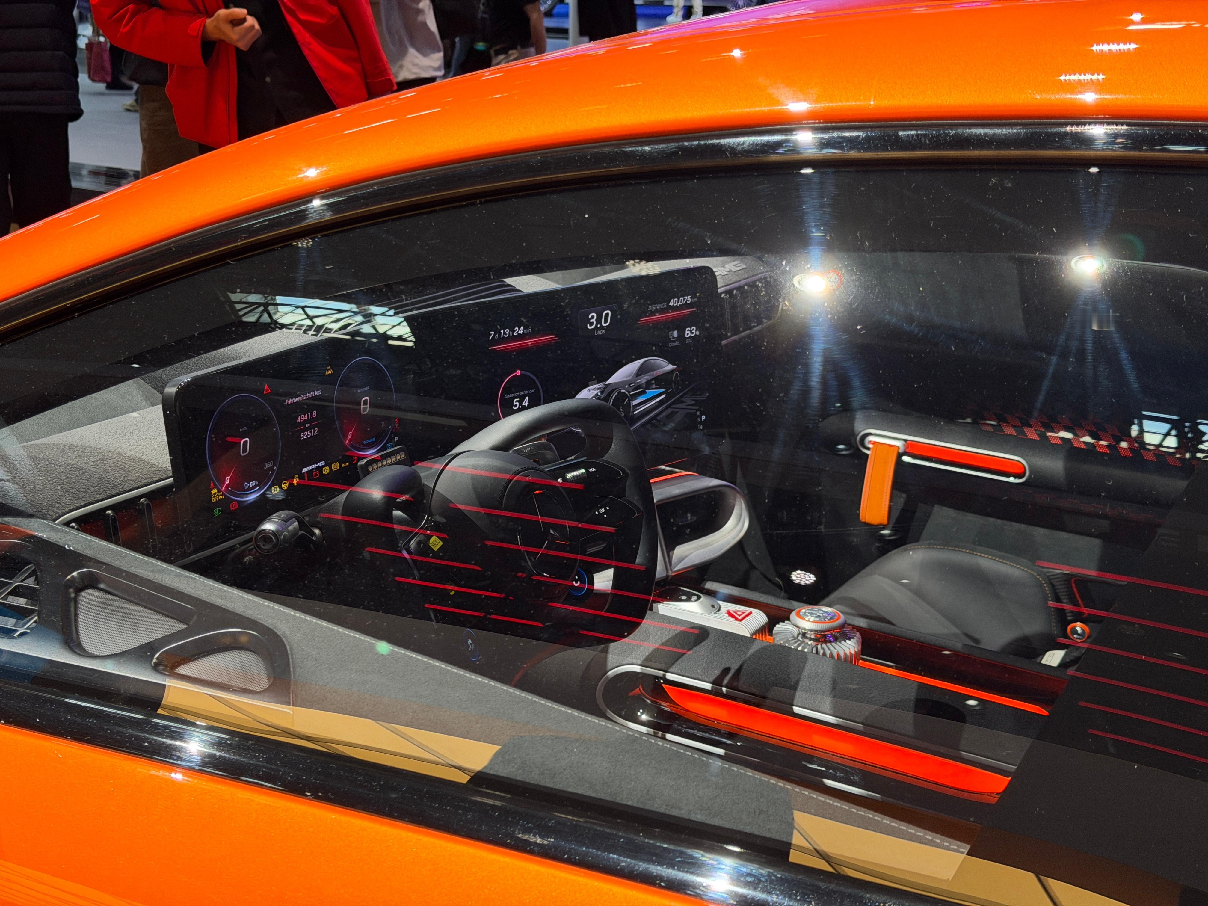 我对于这台车记忆十分深刻...因为当时首发亮相是我盯的...熬了个夜... 