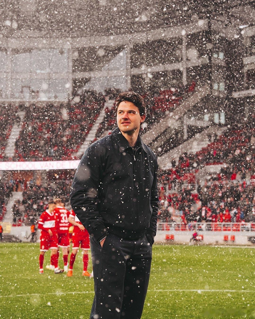 曼联门神拉门斯重回安特卫普，受到热烈欢迎！曼联拉门斯安特卫普