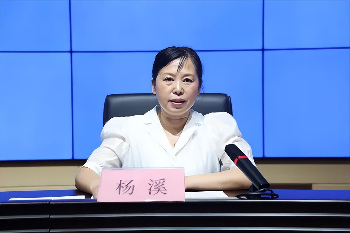 女官员双开警示录：藏在名牌包里的“贪腐账单”，40多个爱马仕难填欲望窟窿
 
“