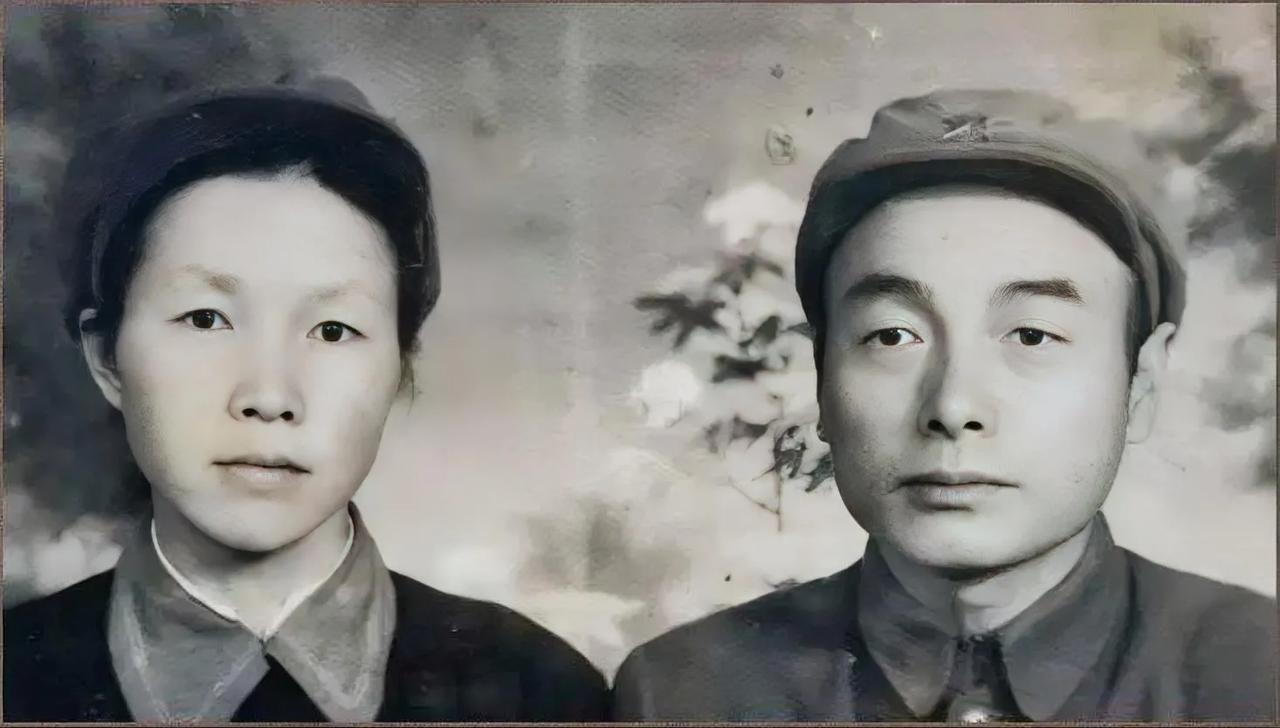 1930年，17岁的张行忠经人介绍，与河南商城地主家庭出身的王明佳结婚，婚后3天