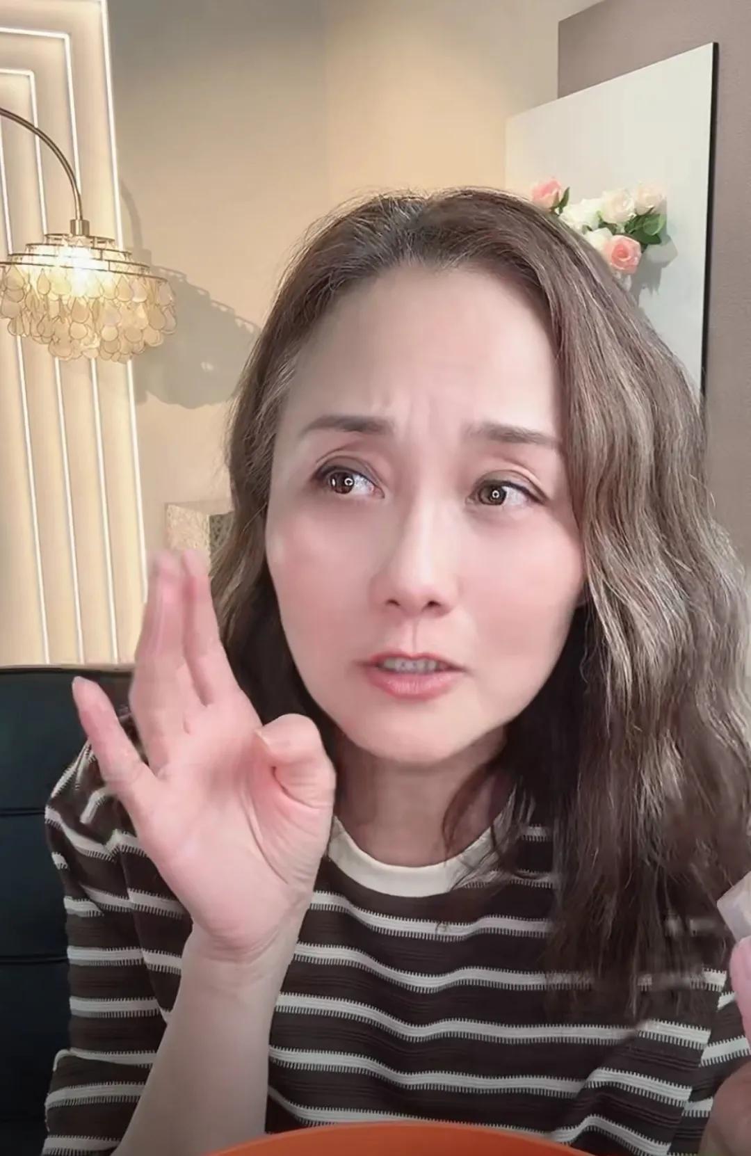 富婆专业户李颖也老了，镜头下已然满头白发！

众所周知，影视剧中富婆专业户大家恐