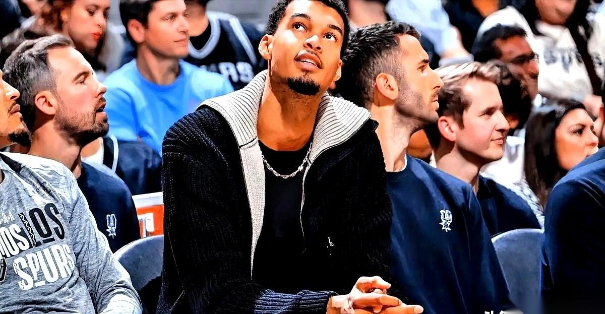 他当时居然打完了全场。
这事儿，比受伤本身还让我心里咯噔一下。
年轻人嘛，总觉得