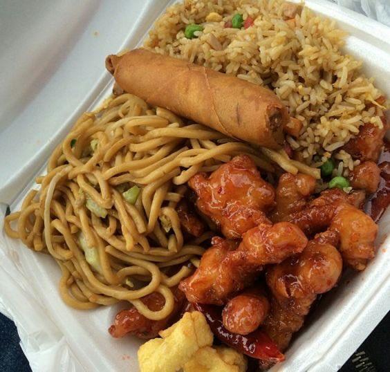 刷到一张美式中餐馆外卖盒的图，让豆包报菜名，不太健康啊：
1、Lo Mein（捞