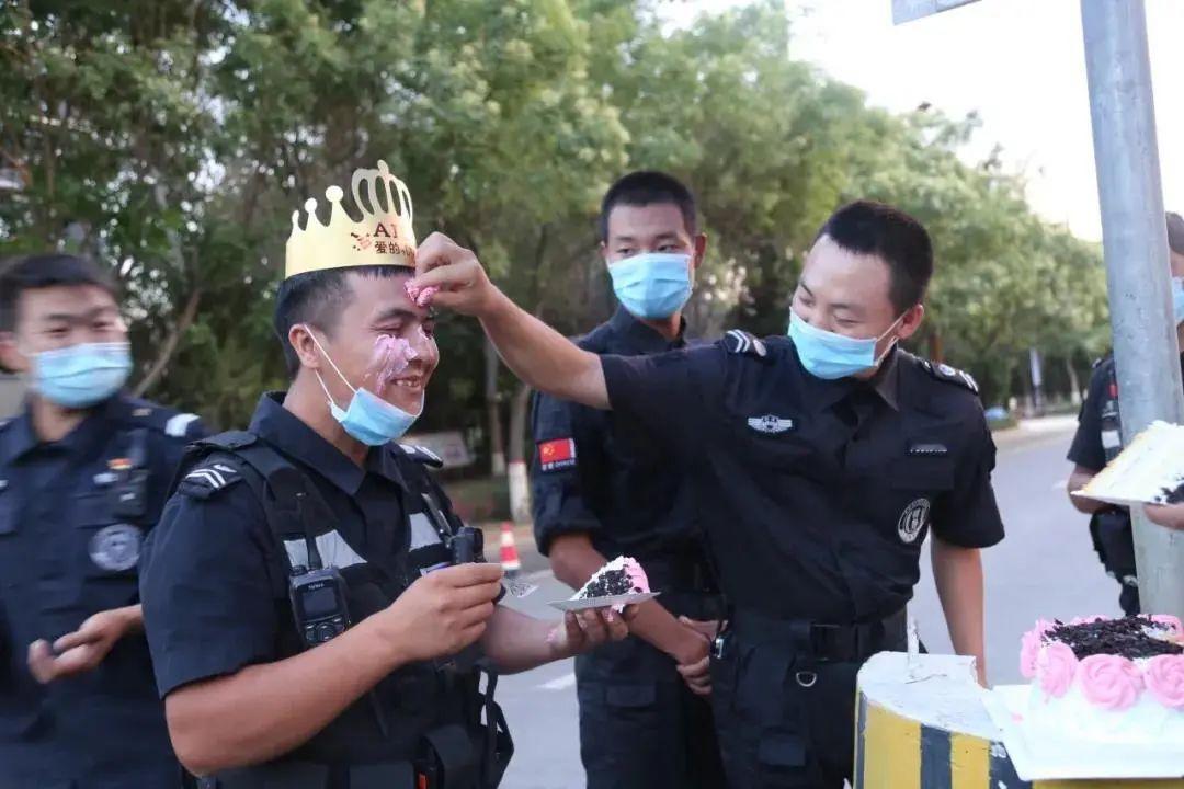 从优待警中对辅警优待的主要涵盖内容：

1，‌职业保障‌；
层级晋升、薪酬动态调