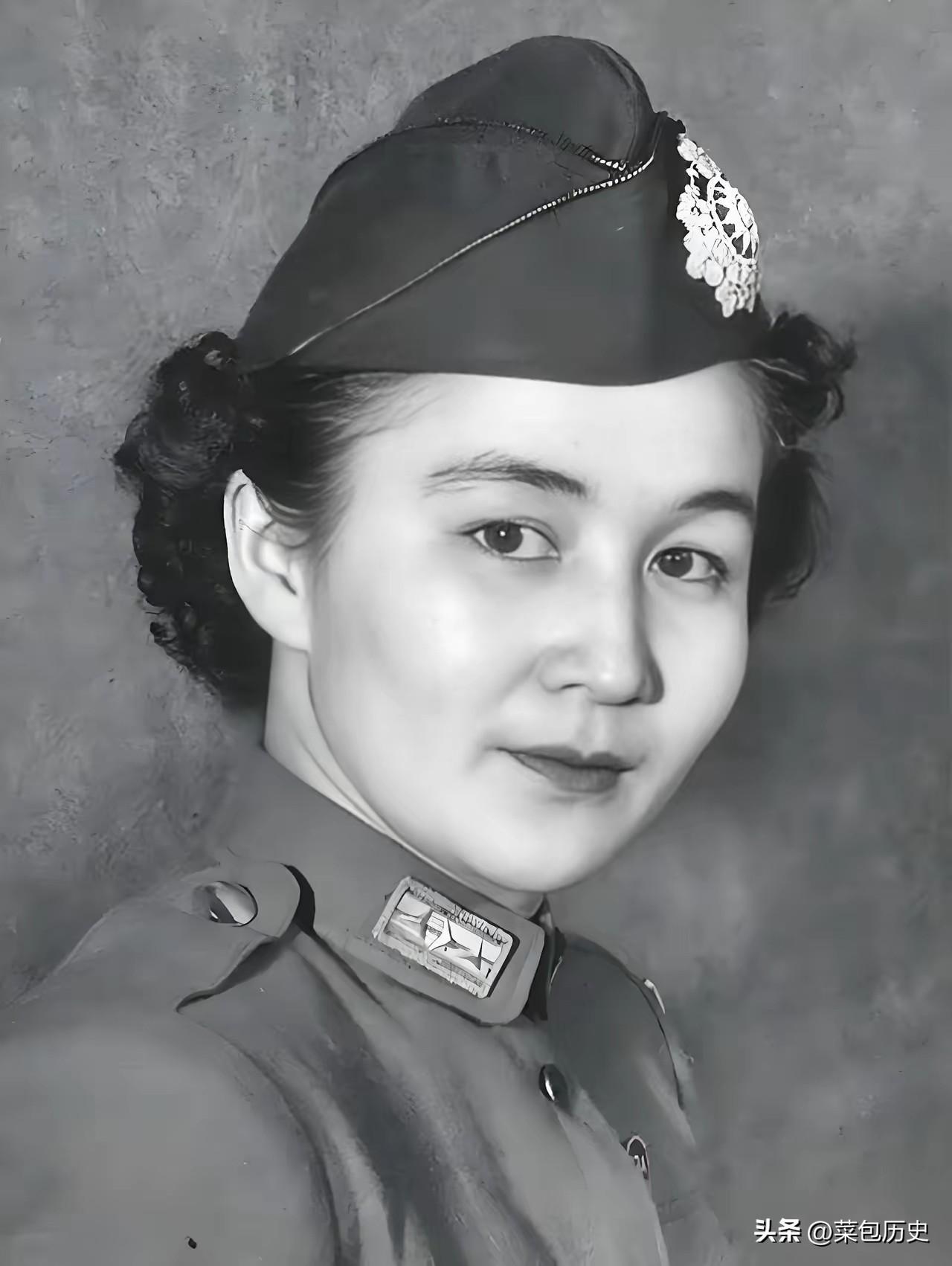 国民党有个女少将，叫胡兰畦。她把自己在成都的房产田地，亲手交到未婚夫陈毅的父母手