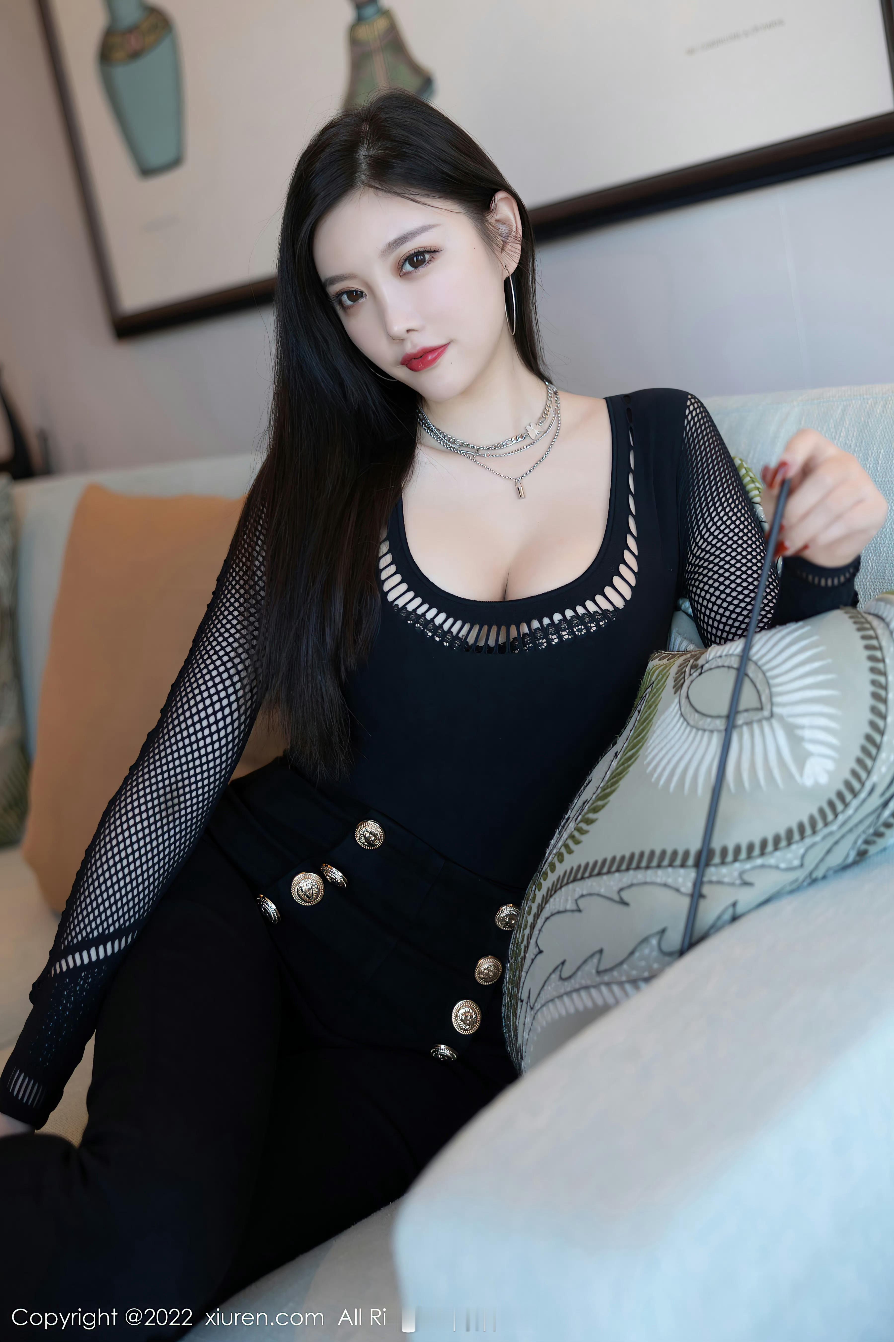今日份是黑色的酷酷女孩子 ​​​