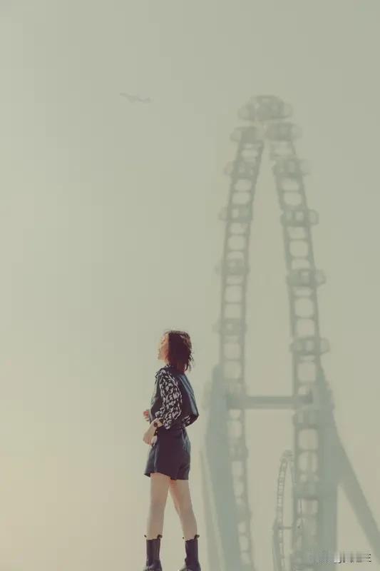 ---

分享两张“天空之书”的内页，你最爱哪一帧？

（配图建议：一张是清澈的