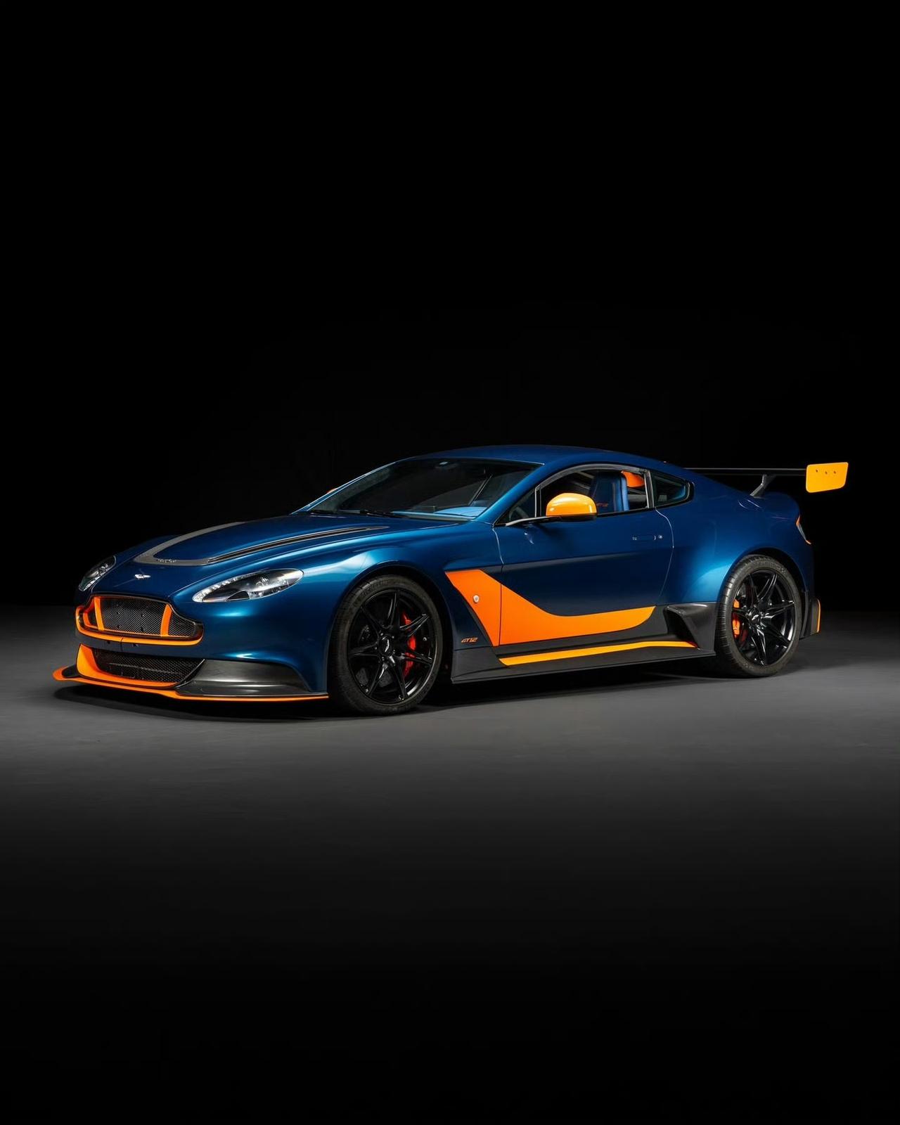 这辆车仅是100辆GT12之一。

阿斯顿·马丁揭示了Vantage GT12作