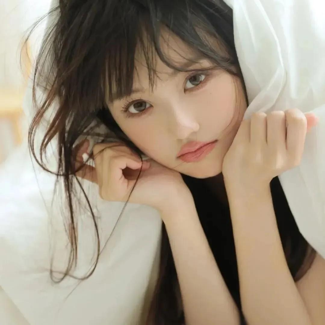 温柔似水的少女，浅笑如春风。温柔美少女 温柔白裙少女 温柔气质少女风 温柔感美女