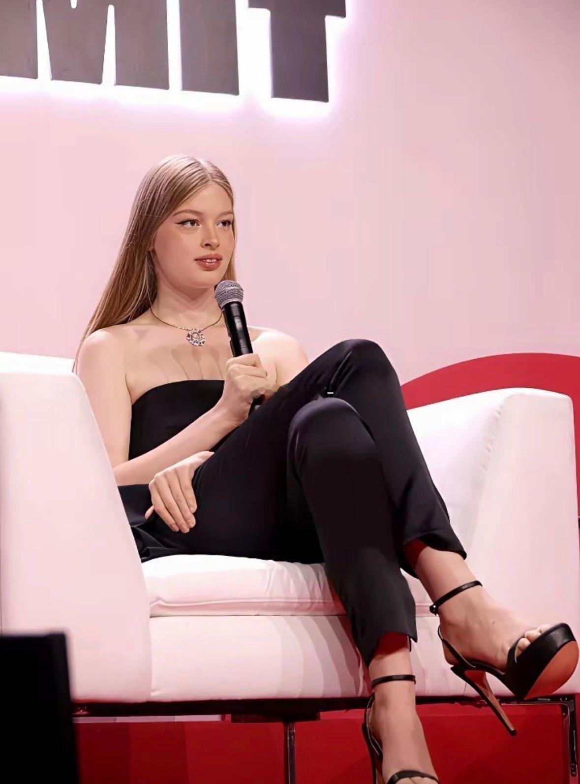 马斯克的女儿，完全看不出来是个男的 