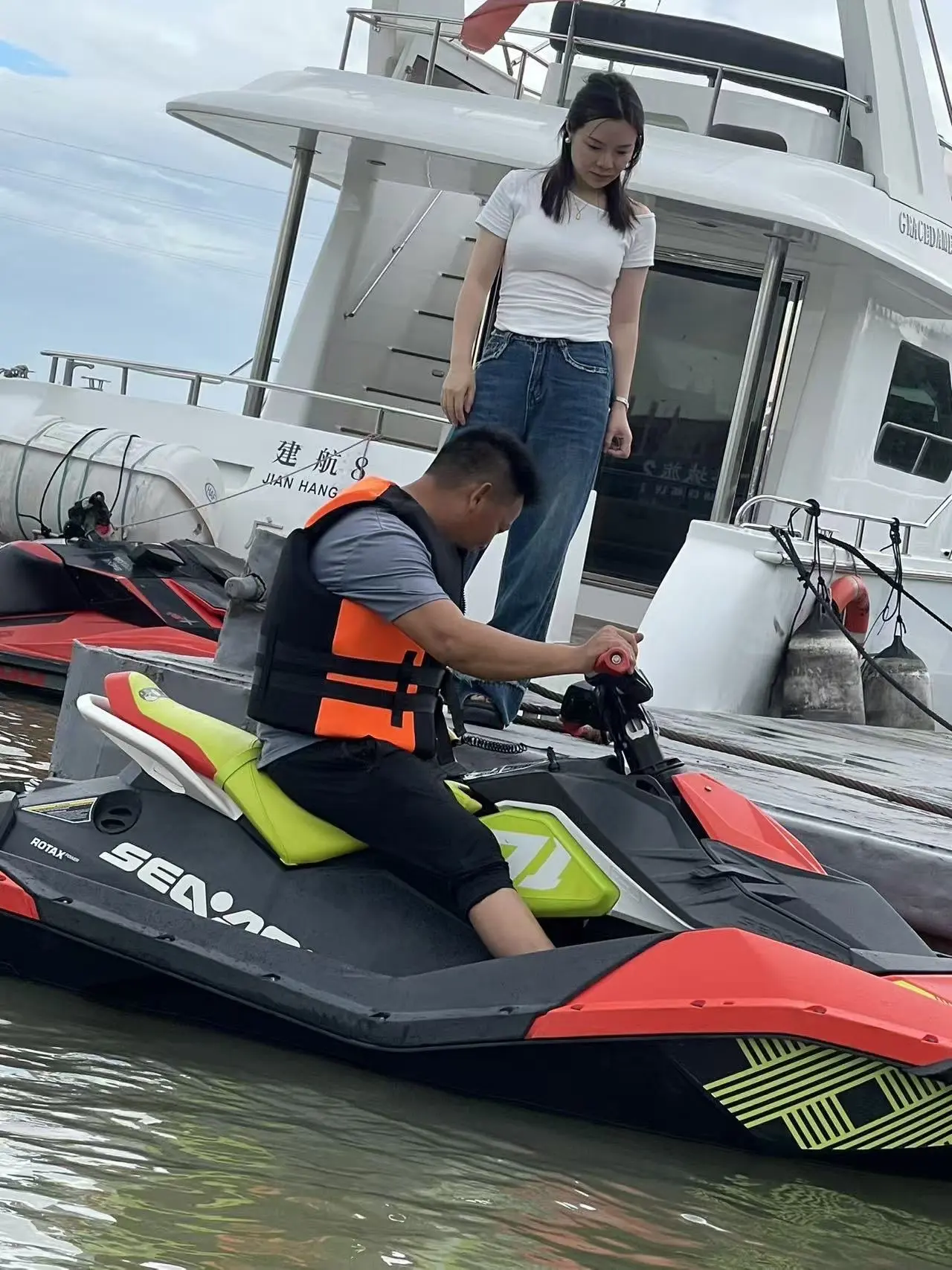 偶遇游艇会小姐姐