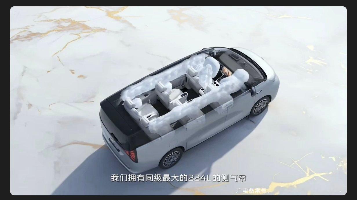 224L同级最大侧气帘、二三排高强度钢骨架座椅、管框式第三排骨架，每个座位都有充