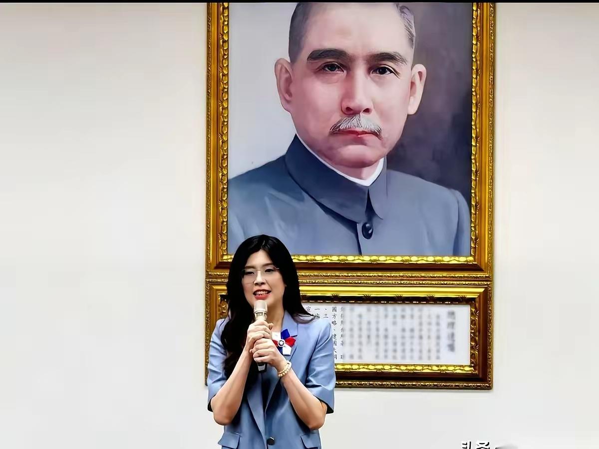 要说冥冥之中的天意，郑丽文和孙中山这事儿真没法用巧合解释！
 
俩人同是11月1