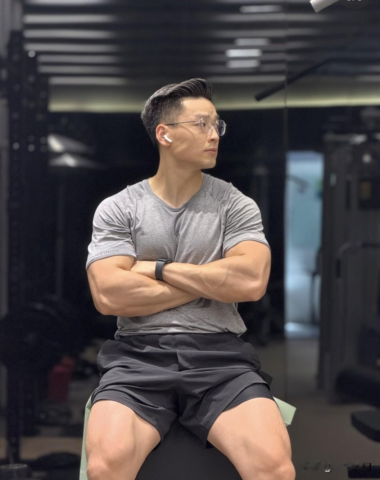 一位情感学专家说：“男人到了中年，就会发现女人其实没什么意思，男欢女爱更是自讨苦