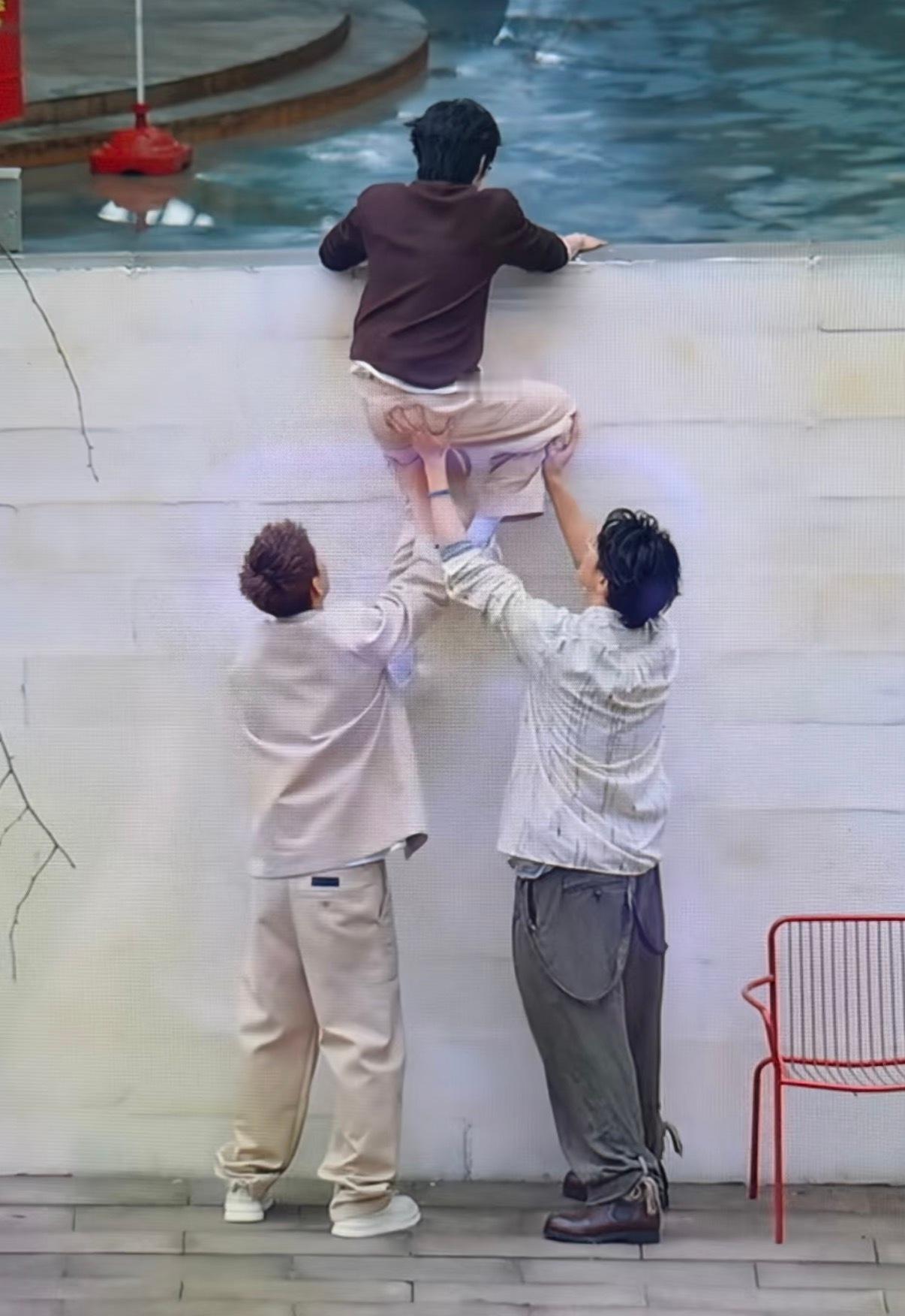 严戏看完这期回家怒摸七百下