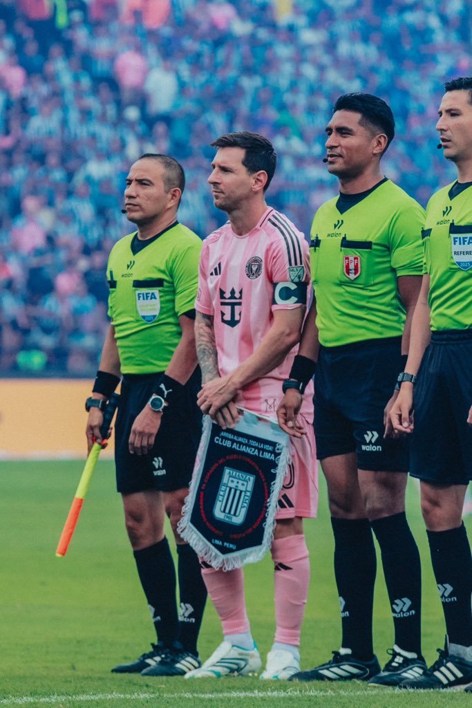 没有胡子的侧颜！！梅西梅西