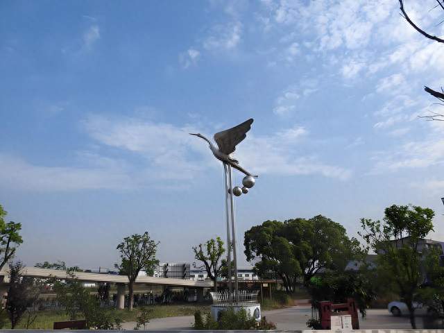 太仓岳王当年70多家乡镇企业，皮鞋拿国际金奖，服装是海关免检