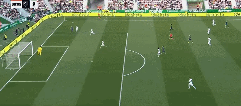 这球进的实在是太帅了！底线极限救球，自抛自扣，真是不得不让球迷强烈呼吁西蒙尼买断