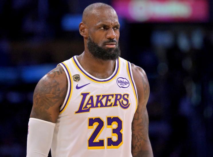 5月27日讯 近日，一位NBA球队高管接受Heavy网站采访，谈及湖人球星詹姆斯