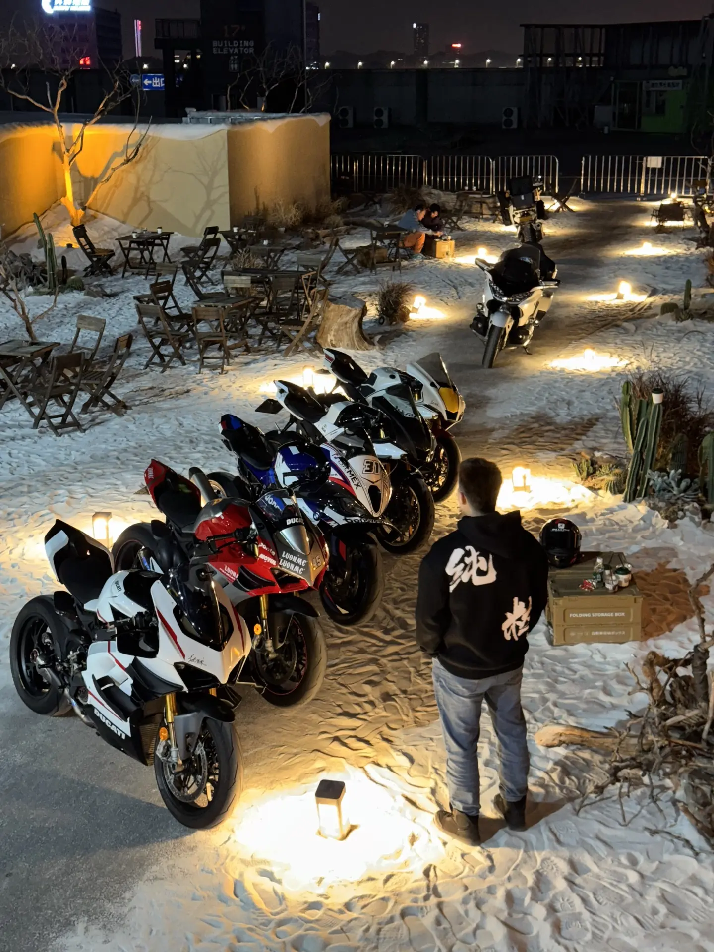 希望因义而聚，不因财而散身边人来人往我们还是我们……