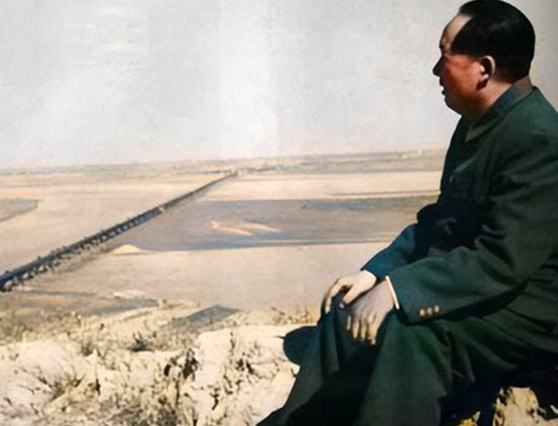 1951年，一位生活窘迫的岳飞后人，怀着满腔热忱向毛主席寄去了两封书信。来年春天
